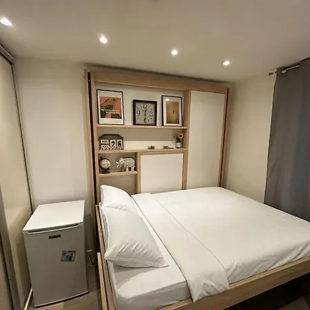 Cozy Latin Quarter Appartamento *